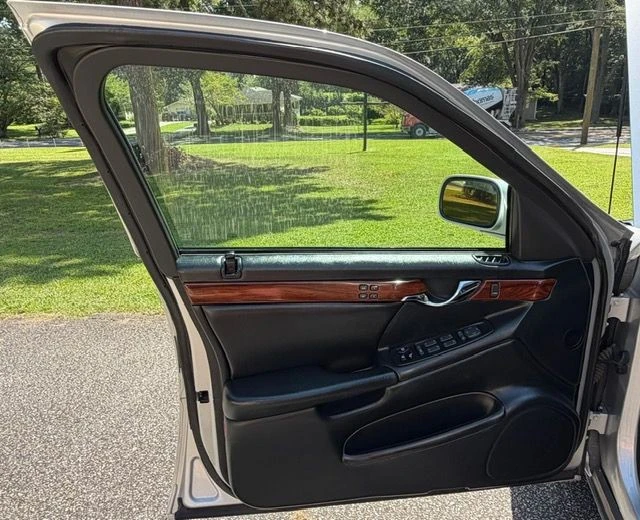 2000 Cadillac DeVille 8th Gen - Image 14 of 31
