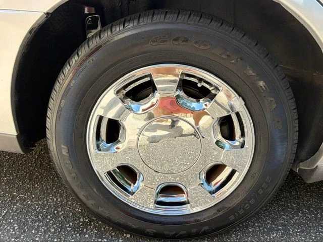 2000 Cadillac DeVille 8th Gen - Image 16 of 31