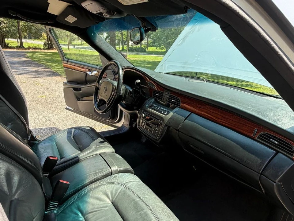 2000 Cadillac DeVille 8th Gen - Image 28 of 31