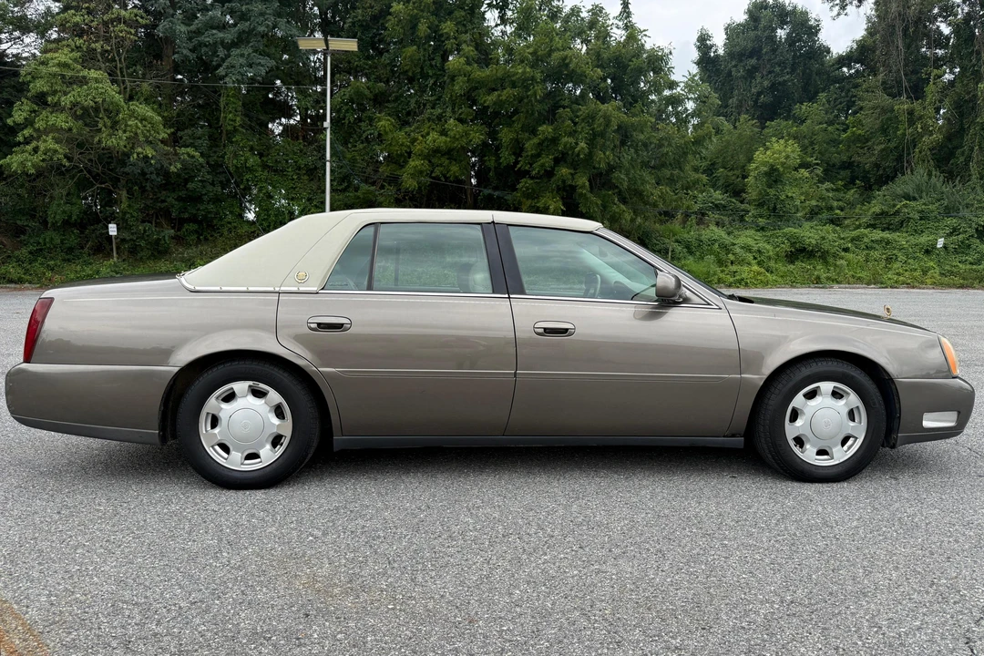 2000 Cadillac DeVille 8th Gen - Image 3 of 31