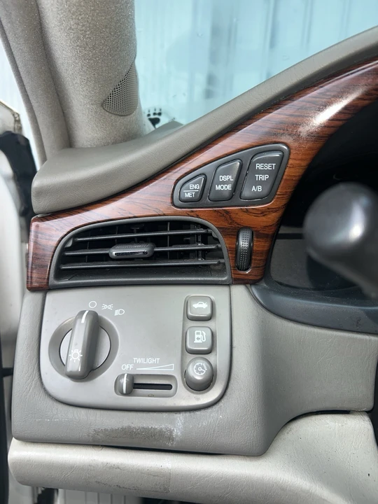 2000 Cadillac DeVille 8th Gen - Image 8 of 19