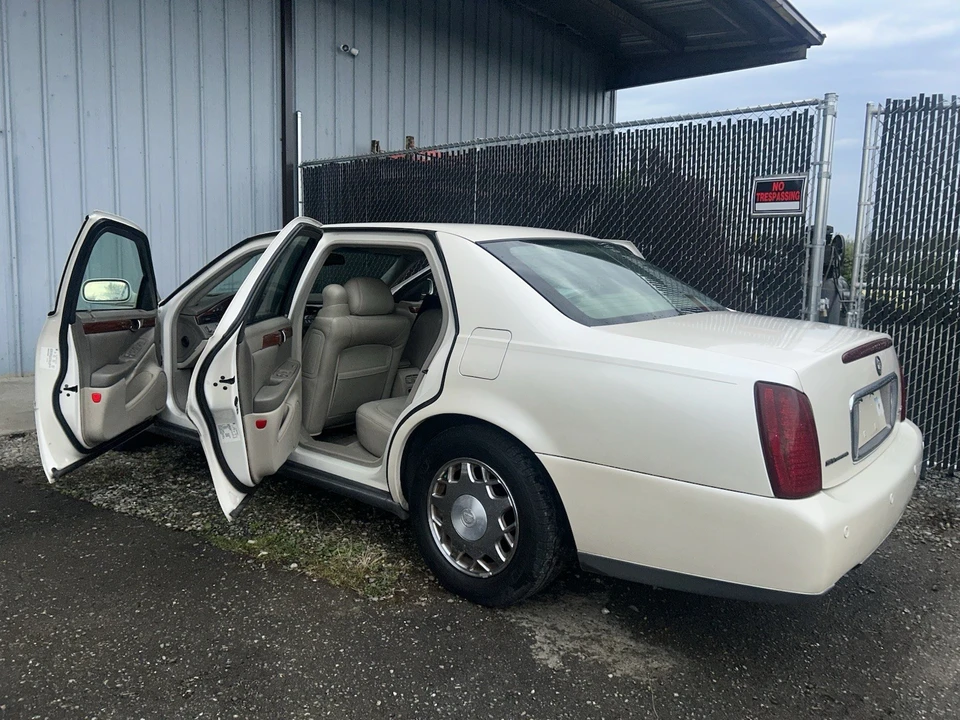 2000 Cadillac DeVille 8th Gen - Image 4 of 19