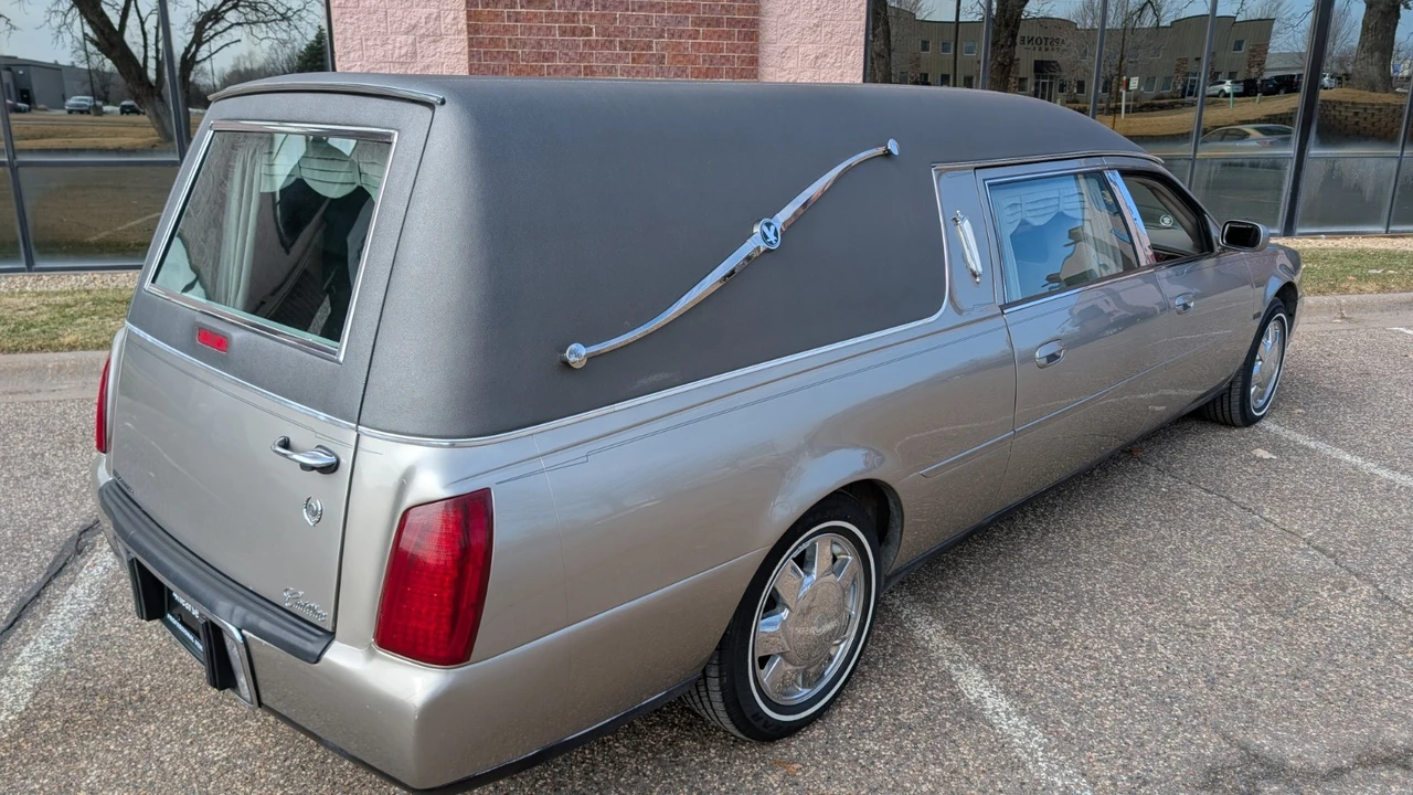 2000 Cadillac DeVille 7th Gen - Image 8 of 19