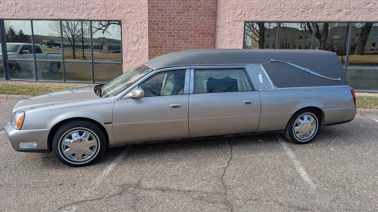2000 Cadillac DeVille 7th Gen - Image 15 of 19