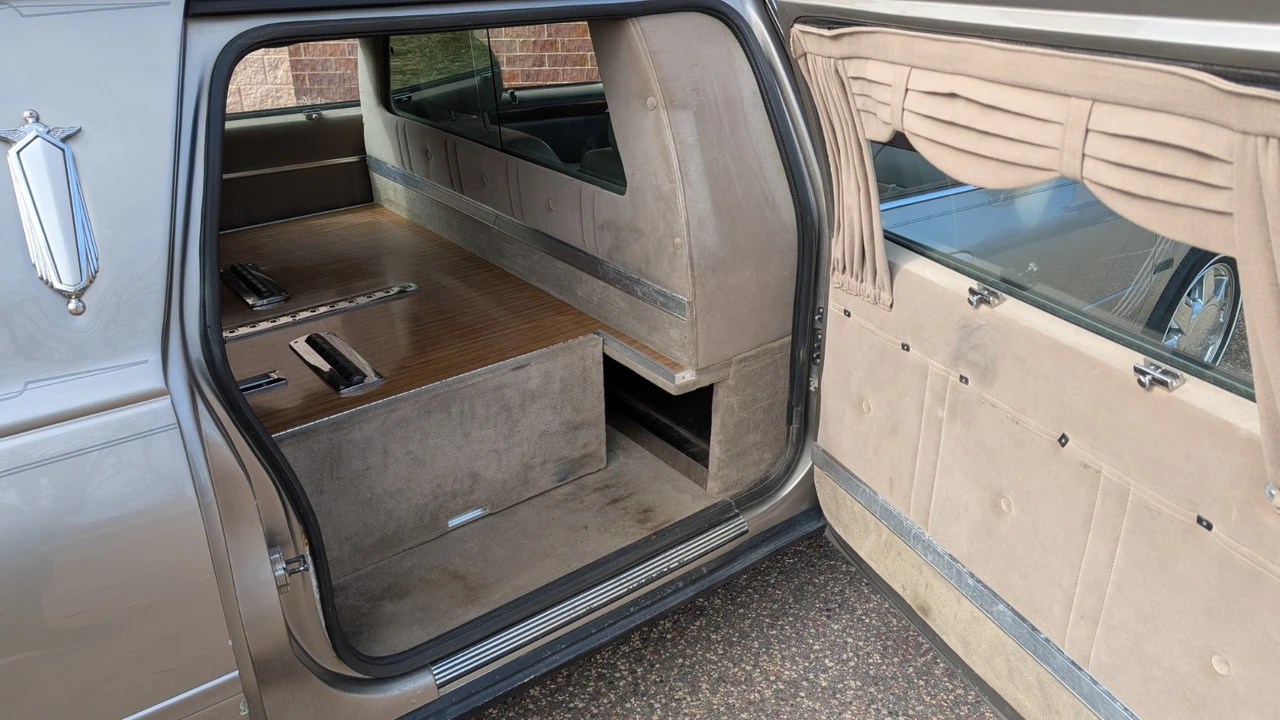 2000 Cadillac DeVille 7th Gen - Image 12 of 19