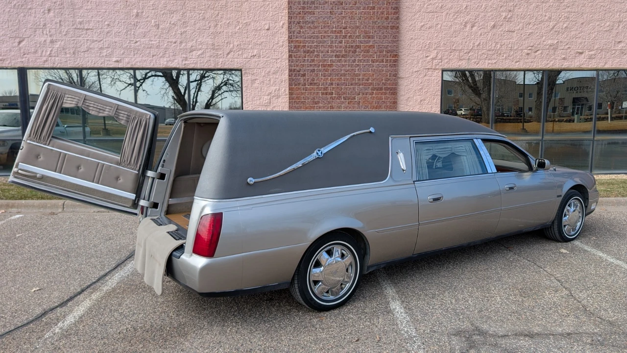 2000 Cadillac DeVille 7th Gen - Image 16 of 19
