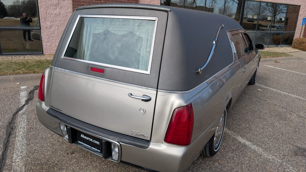 2000 Cadillac DeVille 7th Gen - Image 18 of 19