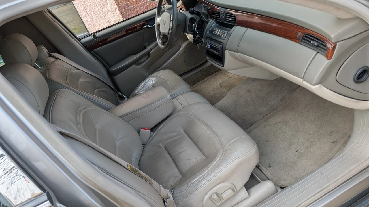 2000 Cadillac DeVille 7th Gen - Image 13 of 19