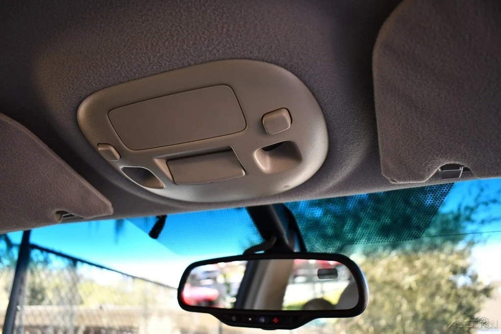 2000 Cadillac DeVille 8th Gen - Image 15 of 21