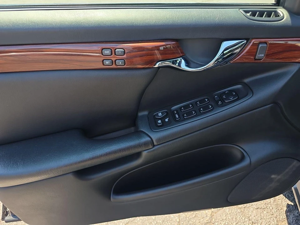 2000 Cadillac DeVille 8th Gen - Image 5 of 31