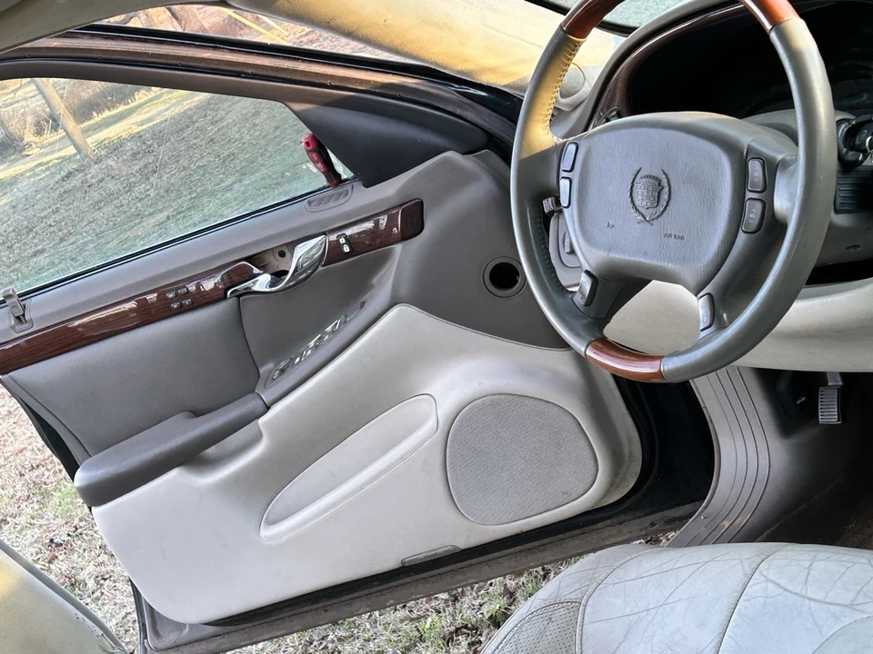 2000 Cadillac DeVille 8th Gen - Image 10 of 10