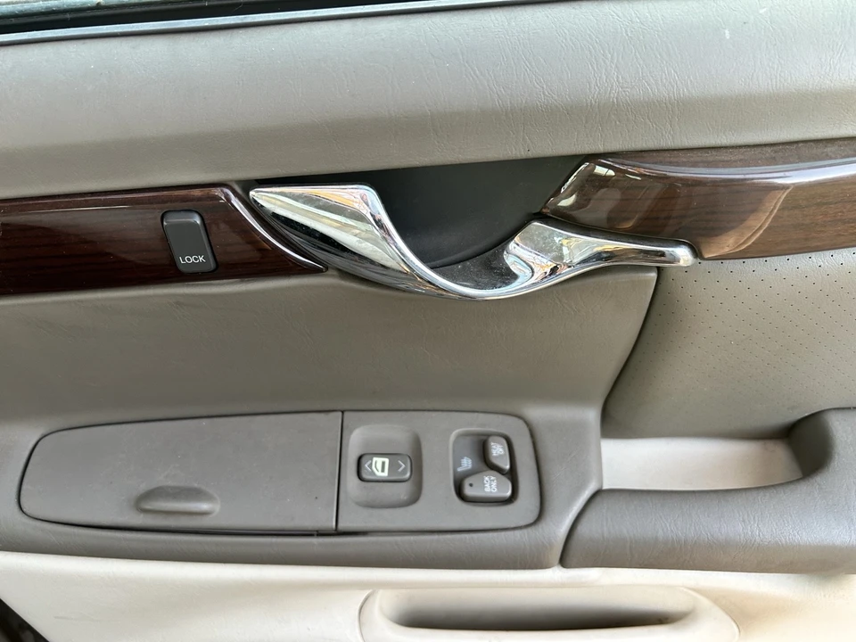 2000 Cadillac DeVille 8th Gen - Image 7 of 10