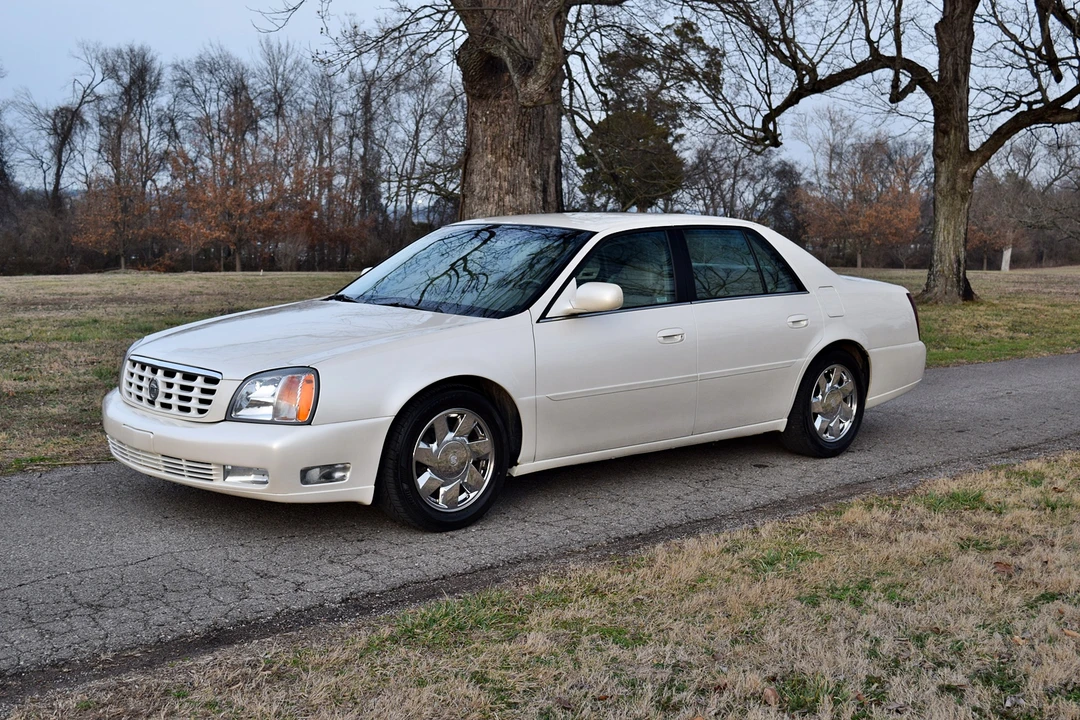 2000 Cadillac DeVille 8th Gen - Image 2 of 31