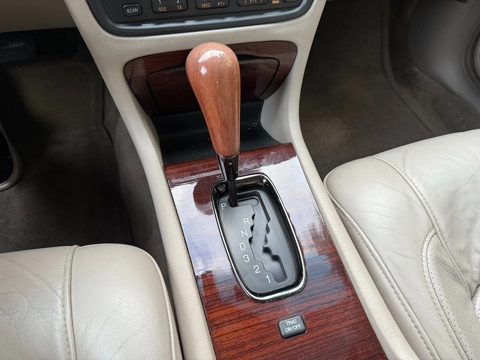 2000 Cadillac DeVille 8th Gen - Image 14 of 21