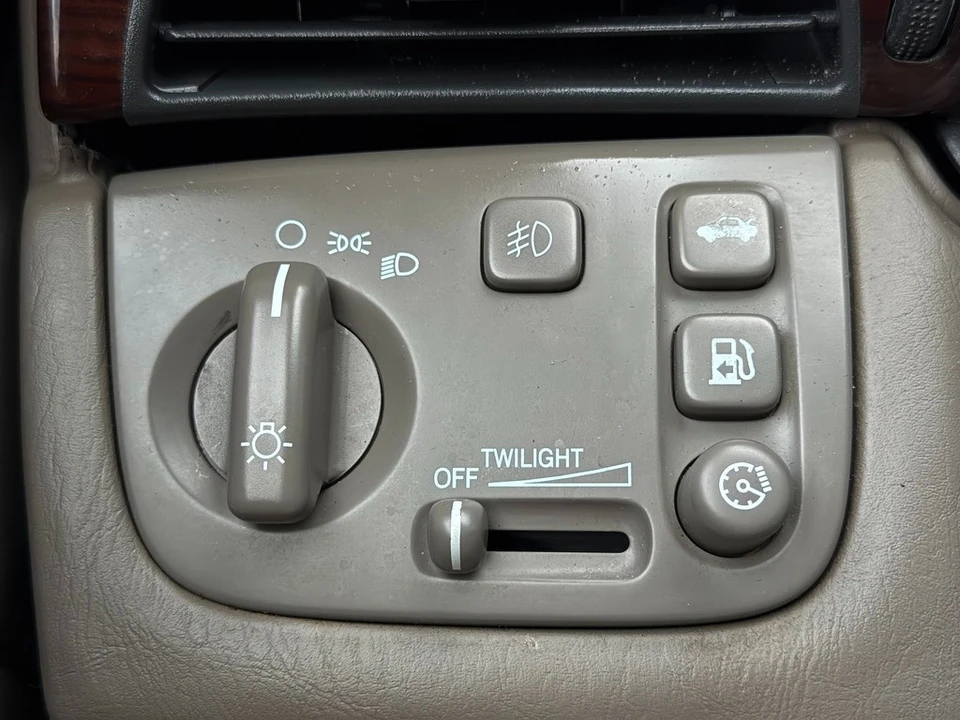 2000 Cadillac DeVille 8th Gen - Image 12 of 21
