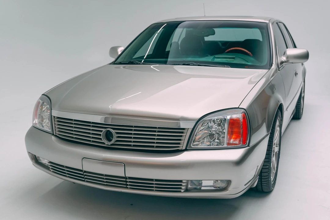 2000 Cadillac DeVille 8th Gen - Image 2 of 31