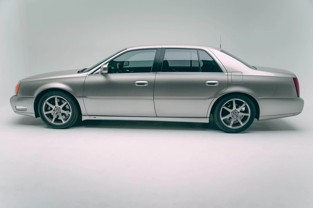 2000 Cadillac DeVille 8th Gen - Image 3 of 31