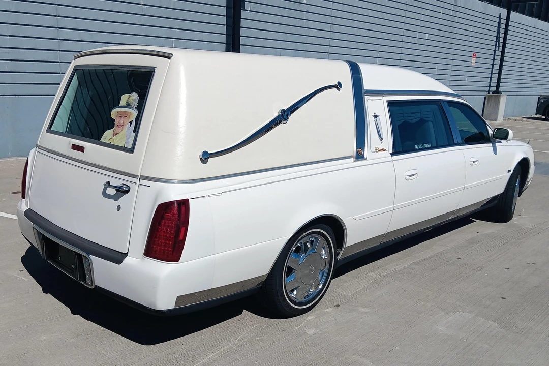 2000 Cadillac DeVille 8th Gen - Image 4 of 31