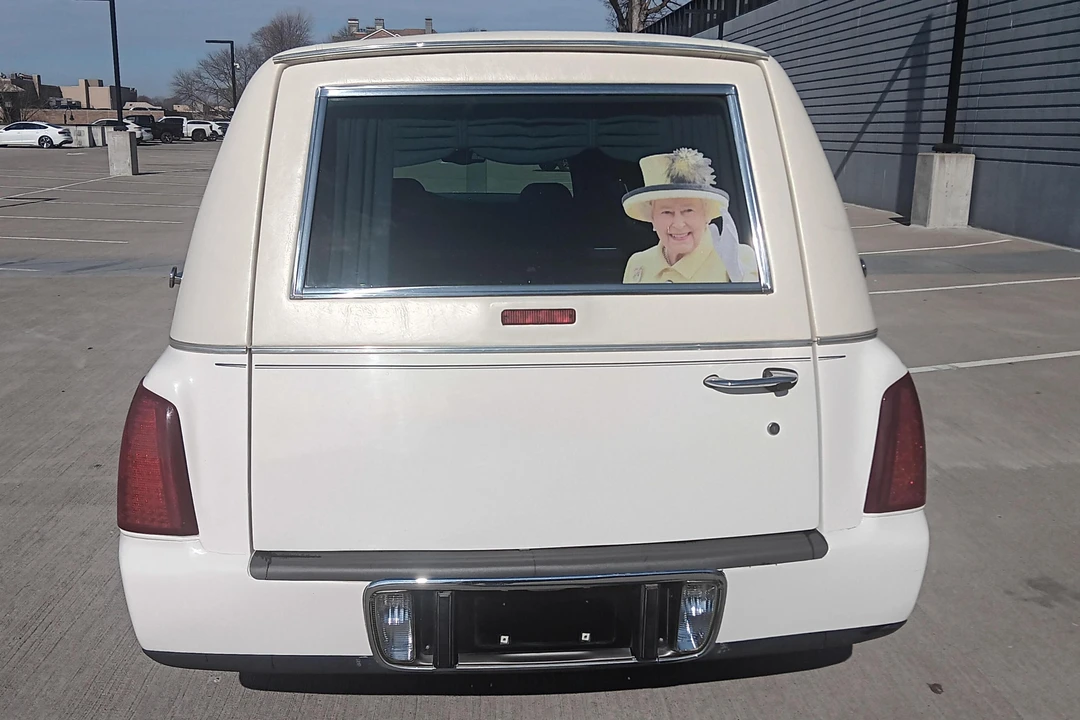 2000 Cadillac DeVille 8th Gen - Image 5 of 31