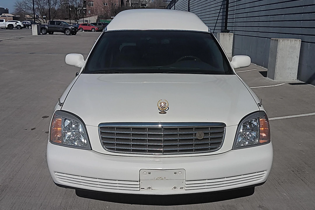 2000 Cadillac DeVille 8th Gen - Image 2 of 31