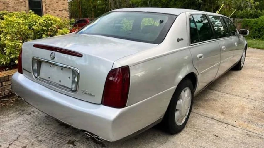 2000 Cadillac DeVille 8th Gen - Image 3 of 24