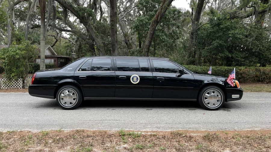 2000 Cadillac DeVille 8th Gen - Image 2 of 28