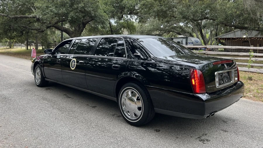 2000 Cadillac DeVille 8th Gen - Image 3 of 28