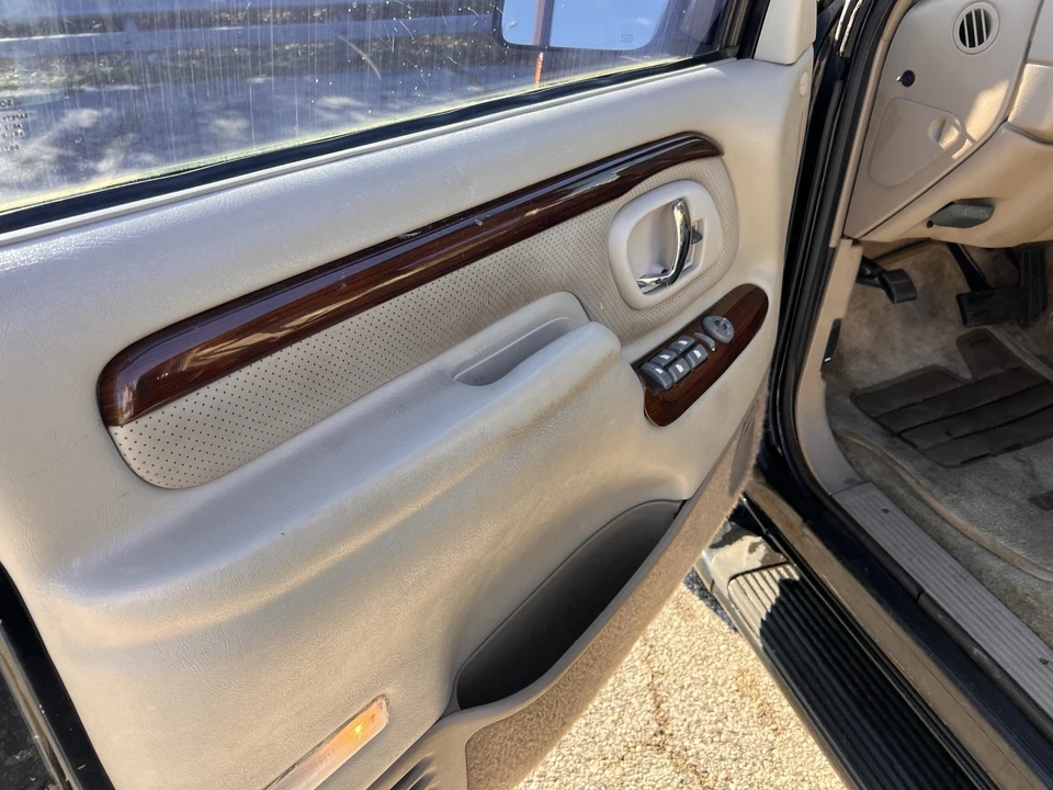 2000 Cadillac Escalade 1st Gen - Image 18 of 21