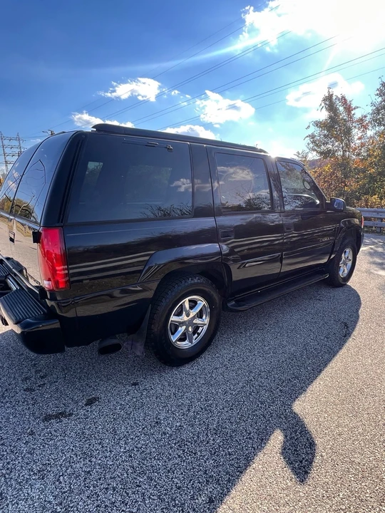 2000 Cadillac Escalade 1st Gen - Image 5 of 21