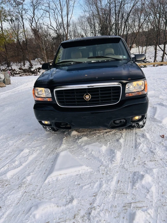 2000 Cadillac Escalade 1st Gen - Image 11 of 21