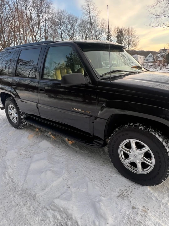 2000 Cadillac Escalade 1st Gen - Image 13 of 21