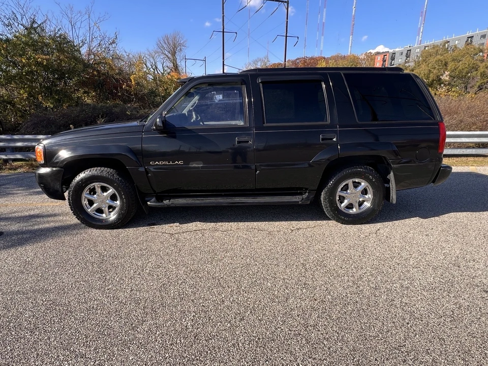2000 Cadillac Escalade 1st Gen - Image 2 of 21