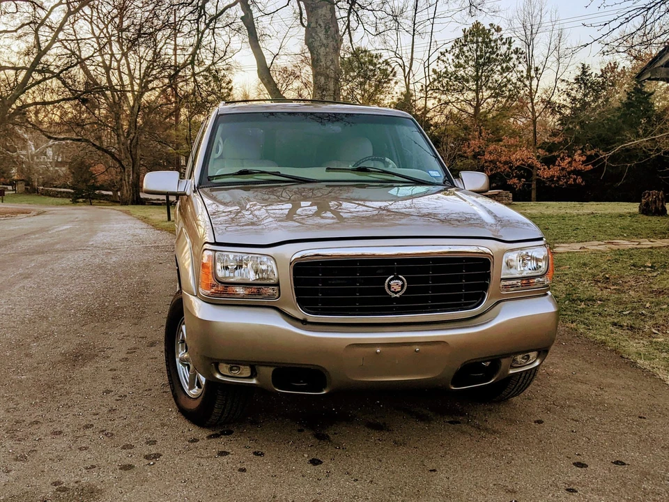 2000 Cadillac Escalade 1st Gen - Image 6 of 31