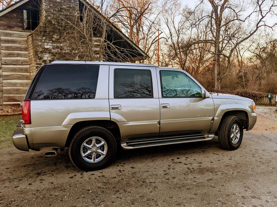 2000 Cadillac Escalade 1st Gen - Image 11 of 31
