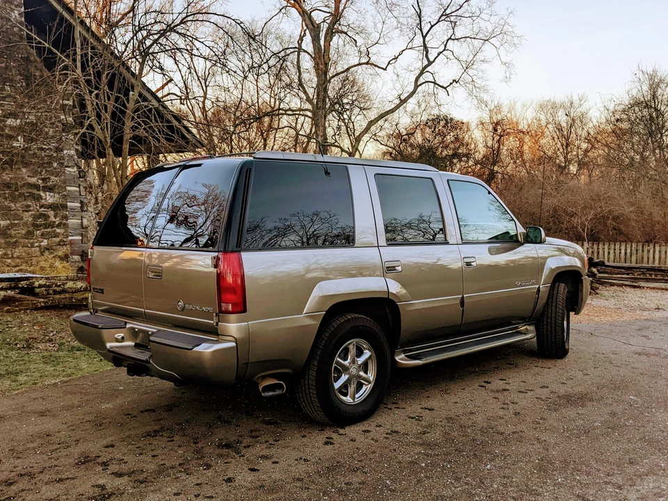 2000 Cadillac Escalade 1st Gen - Image 12 of 31