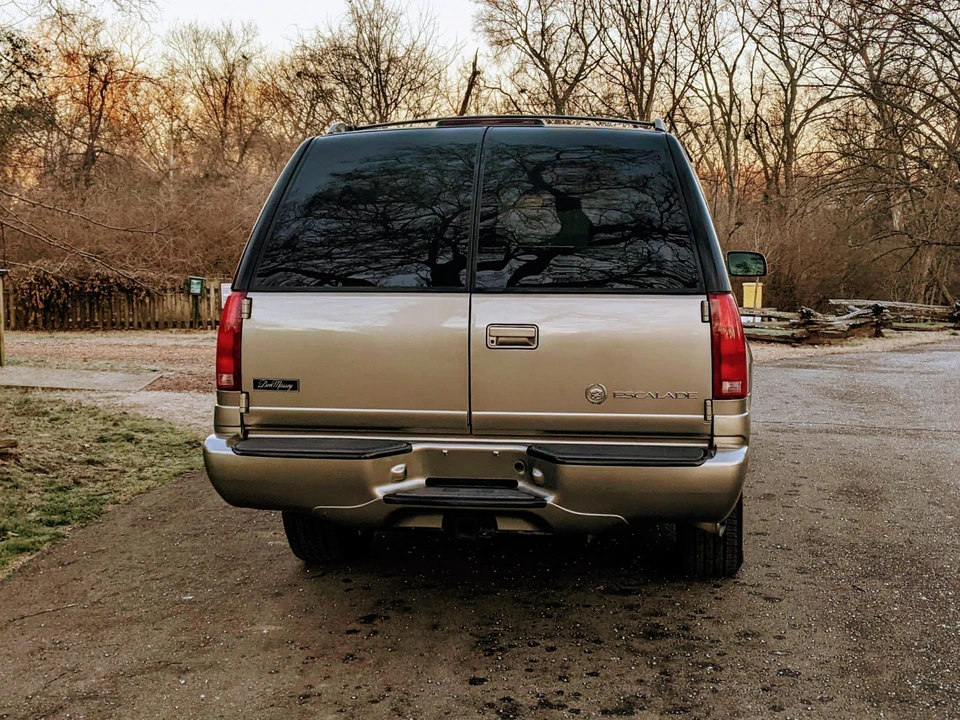 2000 Cadillac Escalade 1st Gen - Image 18 of 31