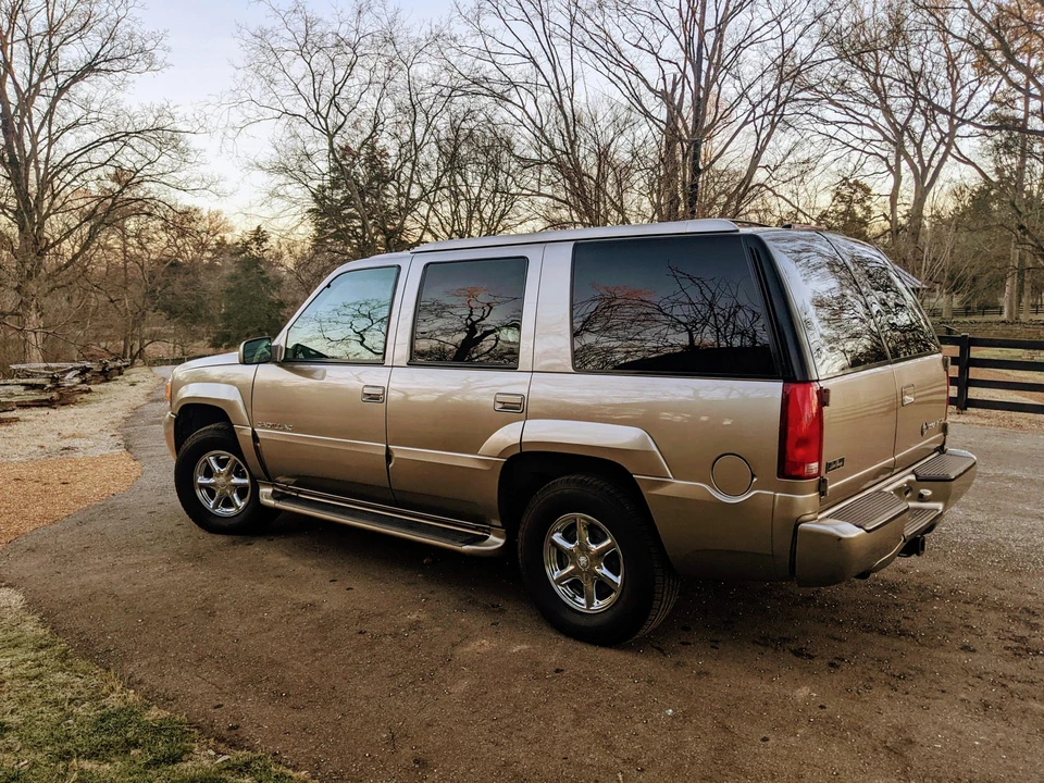 2000 Cadillac Escalade 1st Gen - Image 24 of 31