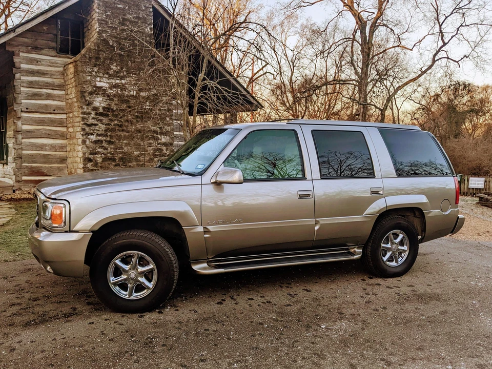 2000 Cadillac Escalade 1st Gen - Image 3 of 31