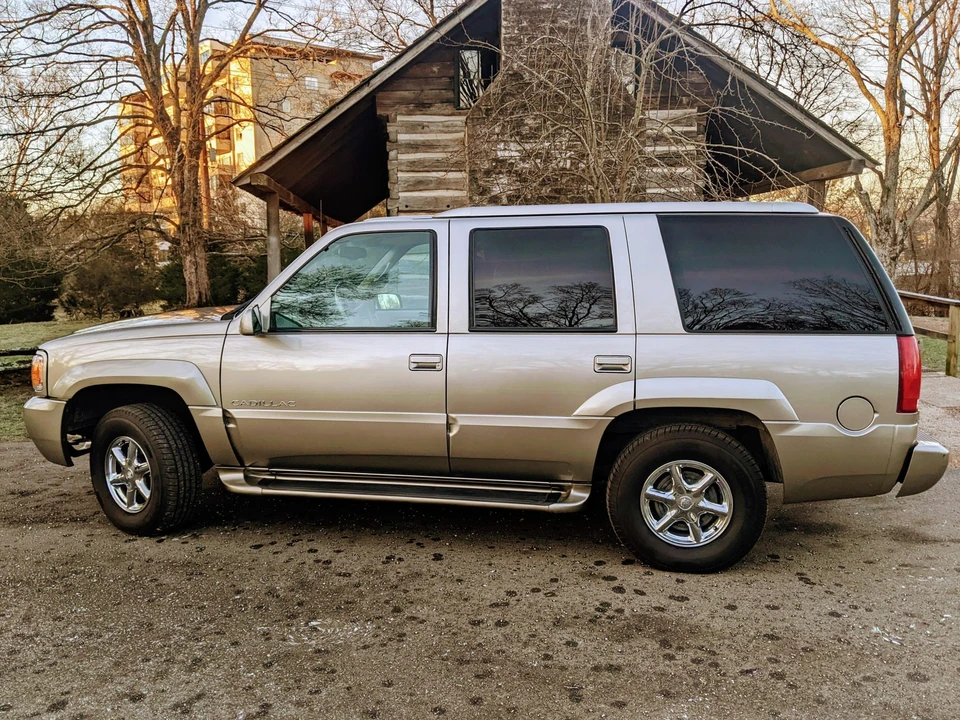 2000 Cadillac Escalade 1st Gen - Image 27 of 31