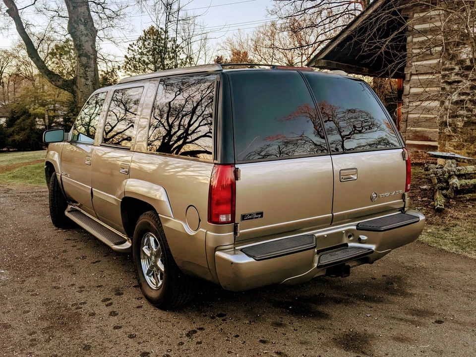 2000 Cadillac Escalade 1st Gen - Image 21 of 31