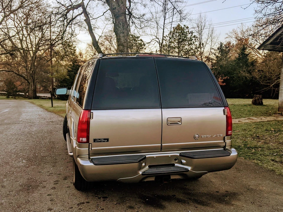2000 Cadillac Escalade 1st Gen - Image 19 of 31