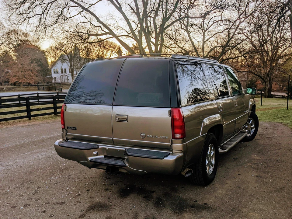 2000 Cadillac Escalade 1st Gen - Image 16 of 31