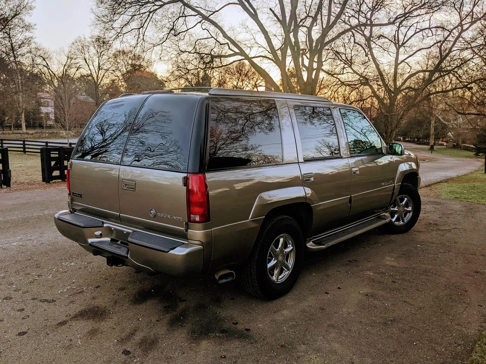 2000 Cadillac Escalade 1st Gen - Image 13 of 31