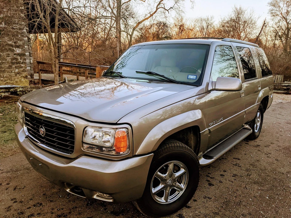 2000 Cadillac Escalade 1st Gen - Image 4 of 31