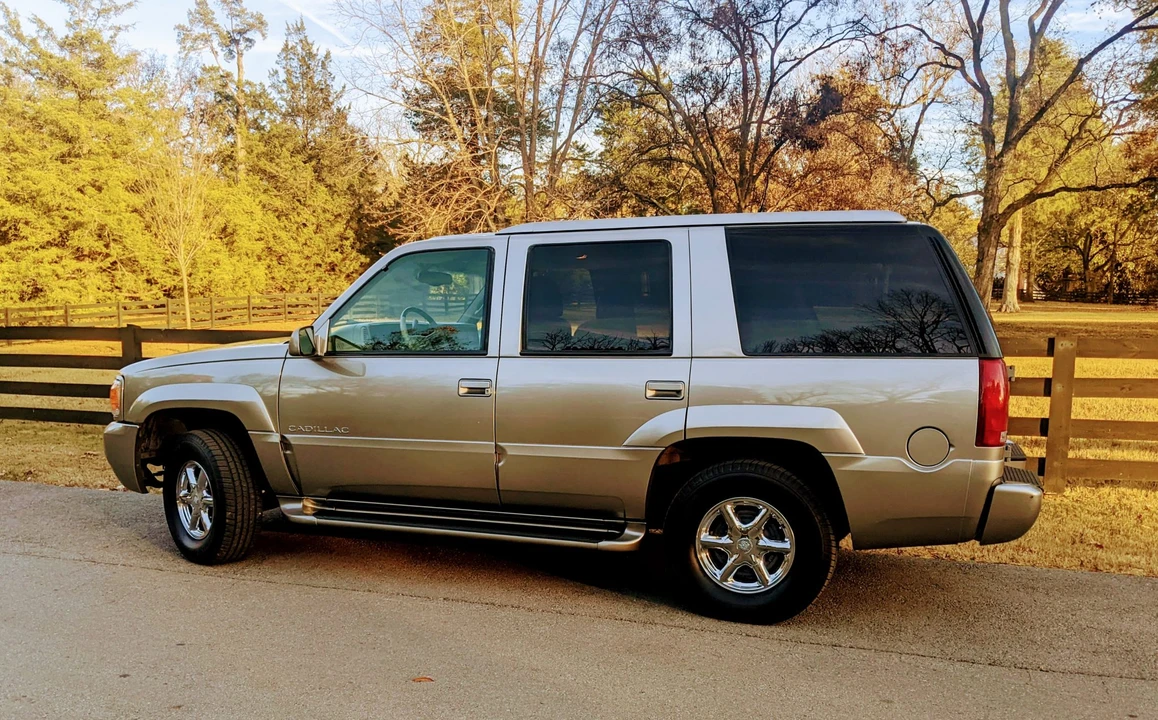 2000 Cadillac Escalade 1st Gen - Image 26 of 31
