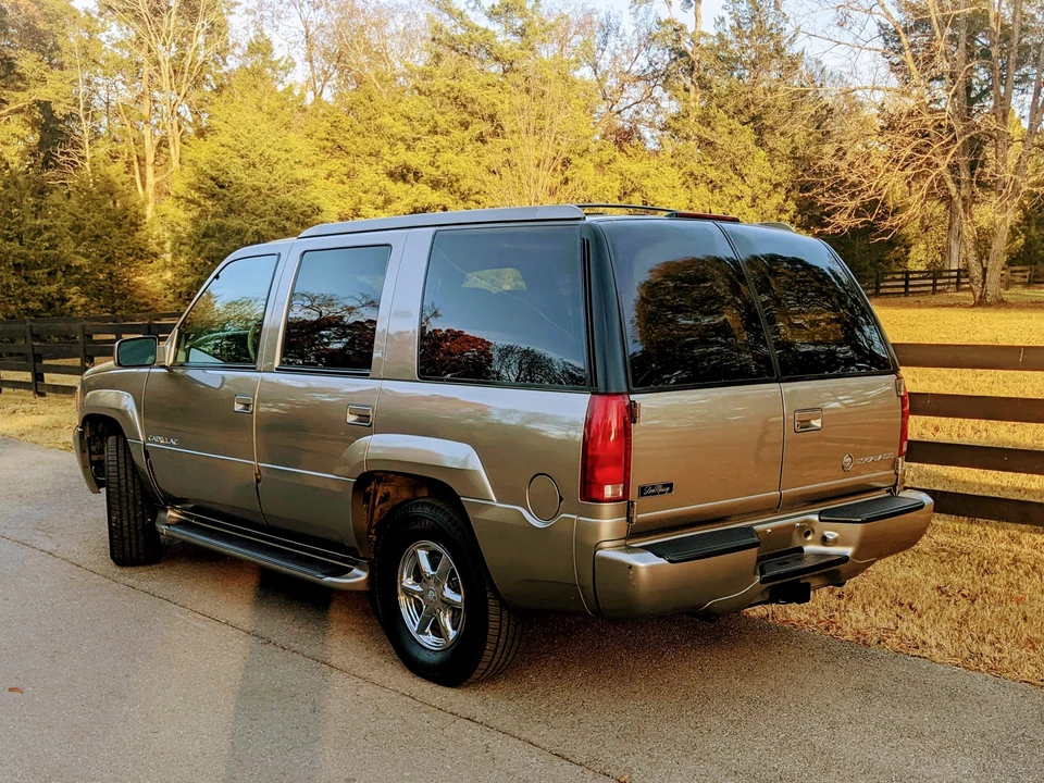 2000 Cadillac Escalade 1st Gen - Image 23 of 31