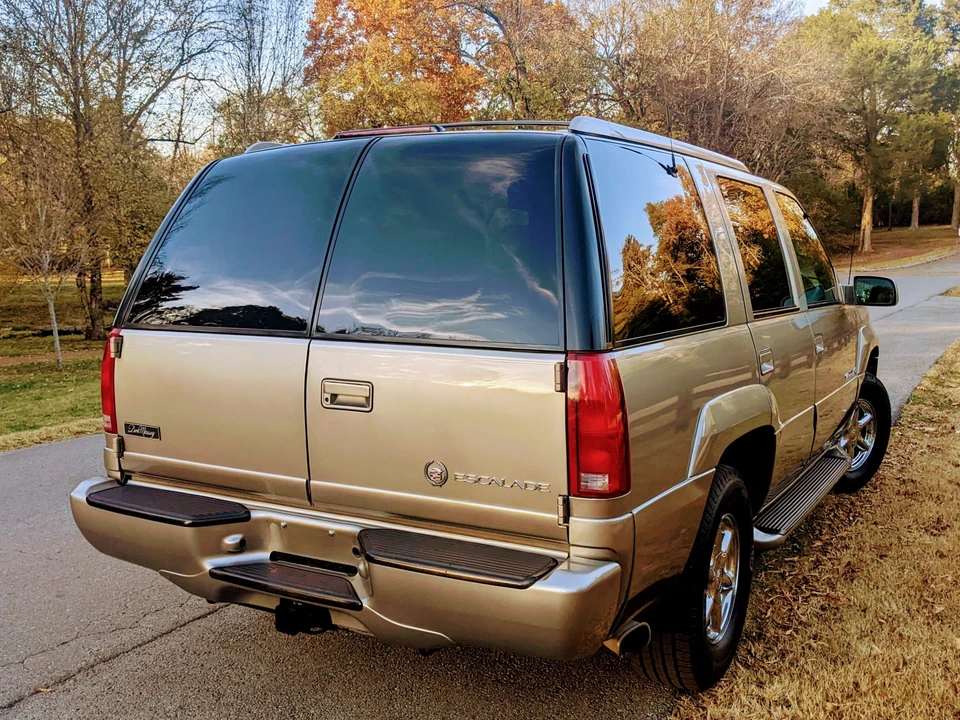2000 Cadillac Escalade 1st Gen - Image 17 of 31