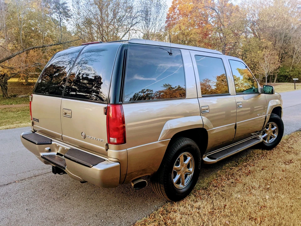 2000 Cadillac Escalade 1st Gen - Image 14 of 31