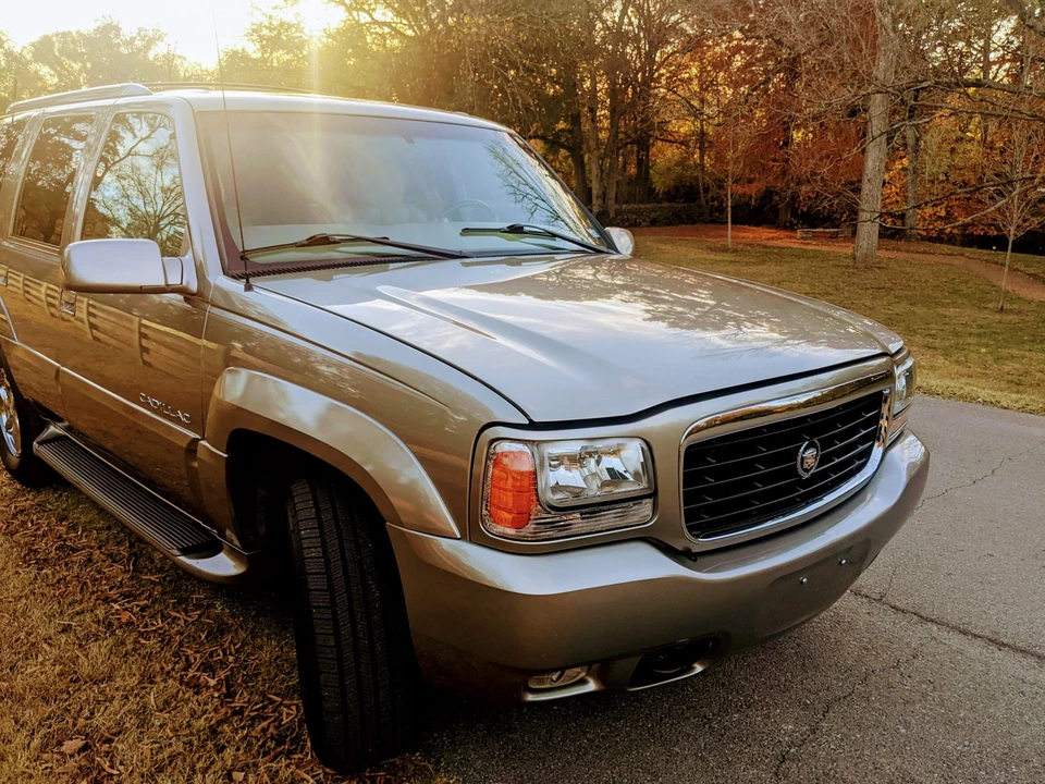 2000 Cadillac Escalade 1st Gen - Image 30 of 31