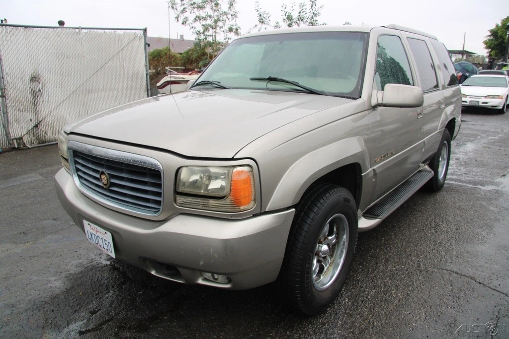 2000 Cadillac Escalade 1st Gen - Image 2 of 21